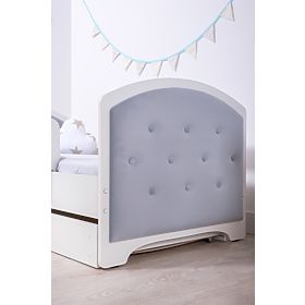 Letto imbottito Luna con barriera - grigio chiaro, BabyBoo